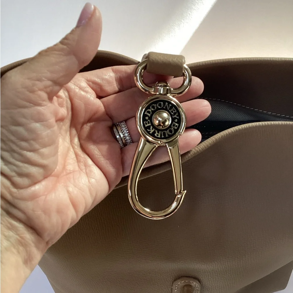 Dooney & Bourke Logo Lock Sac all leather Carmel purse, NWT - Picture 12 of 16